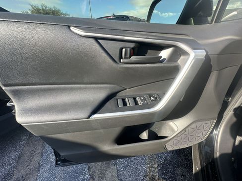 Used 2020 Toyota RAV4 LE image 32