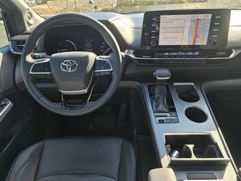 Used 2022 Toyota Sienna XSE image 15