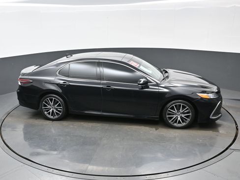 Used 2023 Toyota Camry XLE image 42