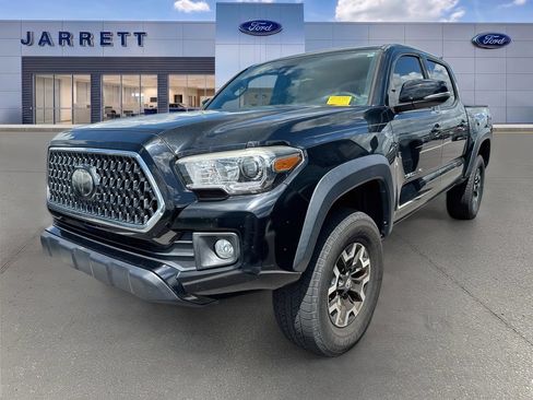 Used 2019 Toyota Tacoma TRD Off-Road w/ Technology Package AWD/4WD image 2