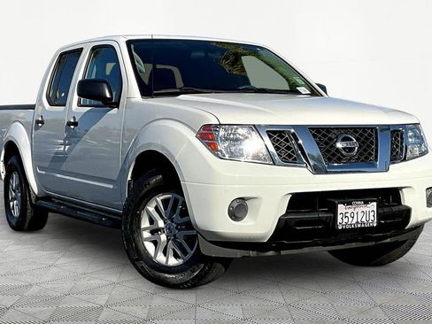 Used 2019 Nissan Frontier SV image 1