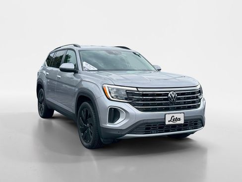 Used 2024 Volkswagen Atlas SE w/ Black Wheel Package AWD/4WD image 2