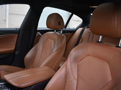 Used 2019 BMW 530i xDrive w/ Convenience Package image 10