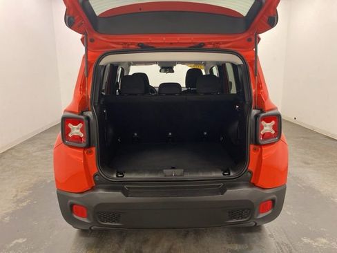 Used 2017 Jeep Renegade Latitude w/ Cold Weather Group AWD/4WD image 27