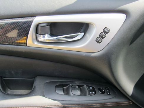 Used 2020 Nissan Pathfinder SL FWD image 23