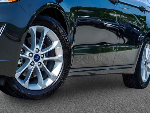 Used 2020 Ford Fusion SE FWD image 11