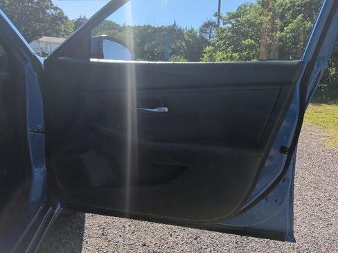Used 2025 Nissan Sentra SV FWD image 9