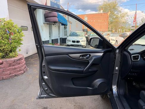 Used 2016 Nissan Rogue S image 24