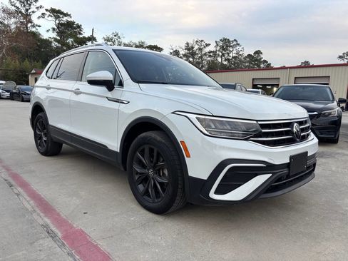 Used 2024 Volkswagen Tiguan SE image 8