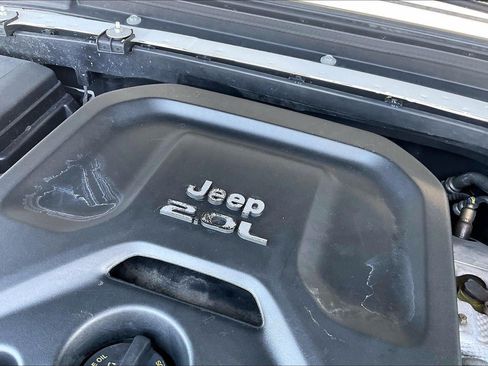Used 2018 Jeep Wrangler Unlimited Sahara w/ LED Lighting Group AWD/4WD image 32