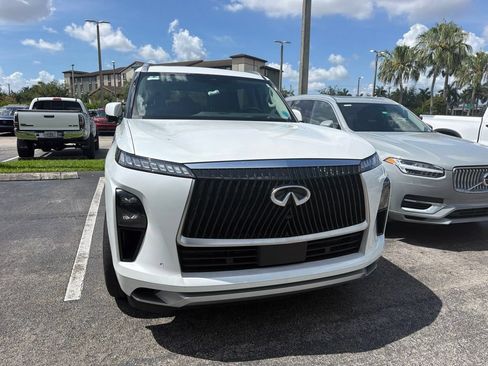 Used 2025 INFINITI QX80 Luxe RWD image 3