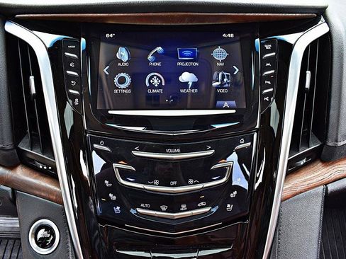 Used 2020 Cadillac Escalade Luxury RWD image 30