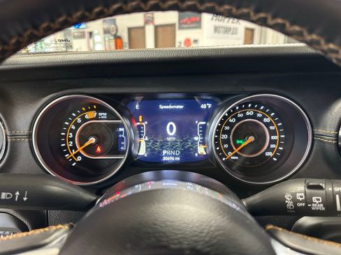 Used 2022 Jeep Wrangler Unlimited Sahara image 20