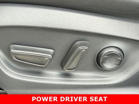 Used 2024 Toyota Corolla Cross XLE w/ Convenience Package image 16