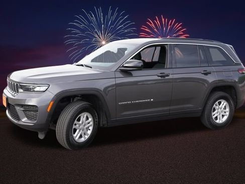 Certified 2024 Jeep Grand Cherokee Laredo w/ Luxury Tech Group I AWD/4WD image 10