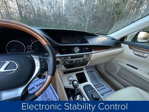 Used 2014 Lexus ES 300h image 32
