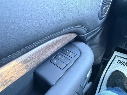 Used 2020 Land Rover Discovery HSE image 17