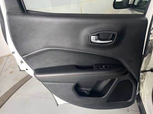 Used 2018 Jeep Compass Sport FWD image 28