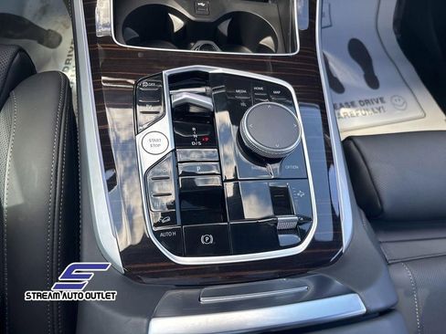 Used 2025 BMW X5 xDrive50e image 36