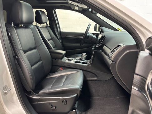 Used 2020 Jeep Grand Cherokee Limited AWD/4WD image 33