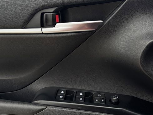 Used 2020 Toyota Camry SE image 22