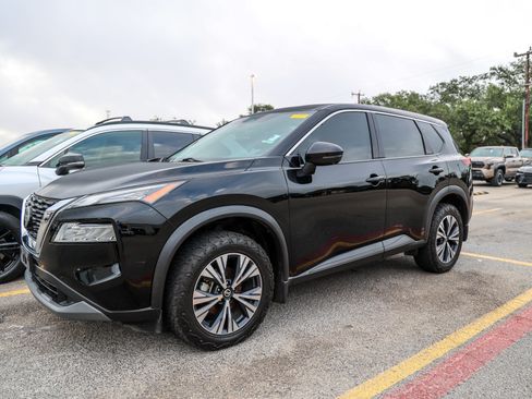 Used 2021 Nissan Rogue SV FWD image 3