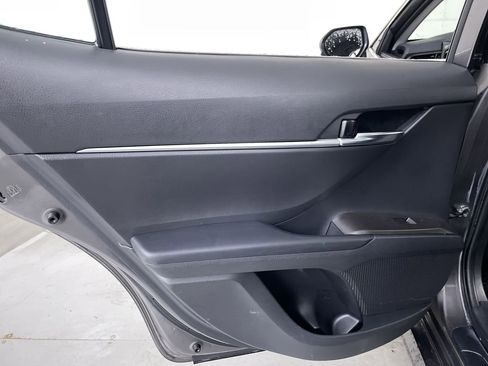 Used 2021 Toyota Camry LE image 19