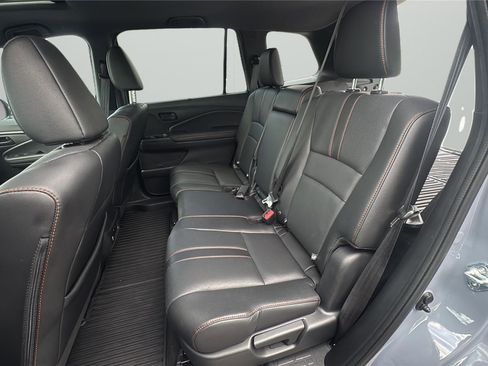 Used 2025 Honda Passport TrailSport image 11