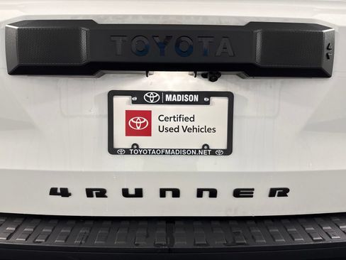 Used 2025 Toyota 4Runner SR5 AWD/4WD image 38