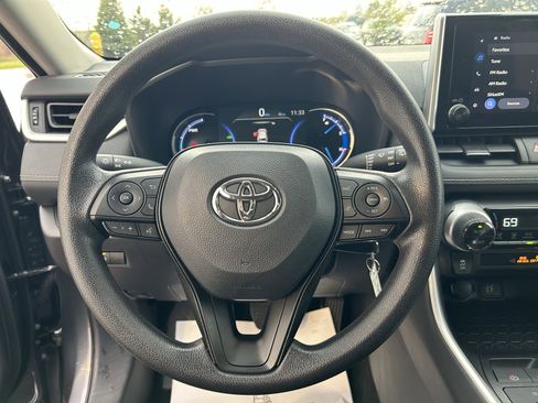 Certified 2025 Toyota RAV4 LE image 25