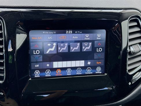 Used 2019 Jeep Compass Latitude FWD image 12