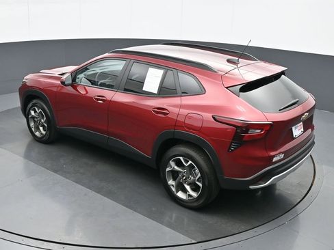 Used 2025 Chevrolet Trax LT w/ LT Convenience Package FWD image 20