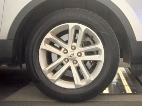 Used 2015 Ford Explorer XLT w/ Equipment Group 202B FWD image 10