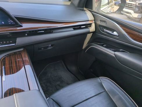 Used 2022 Cadillac Escalade ESV Premium Luxury AWD/4WD image 19