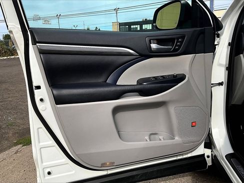 Used 2019 Toyota Highlander Limited Platinum image 23