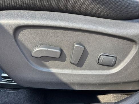 Used 2020 Nissan Rogue SV w/ Premium Package FWD image 19