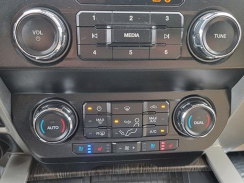 Used 2021 Ford F250 Lariat w/ Lariat Ultimate Package image 39