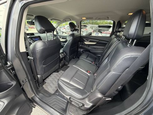 Used 2022 Subaru Ascent Limited AWD/4WD image 12