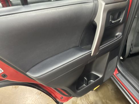 Used 2024 Toyota 4Runner SR5 AWD/4WD image 31