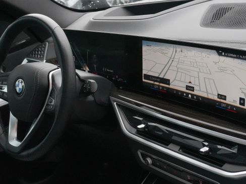 Used 2024 BMW X5 xDrive40i w/ Premium Package image 8