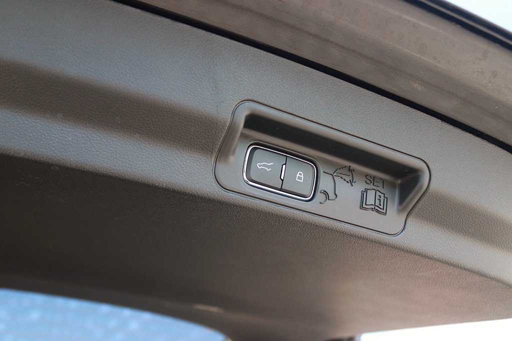 Used 2026 Ford Explorer Active RWD image 17