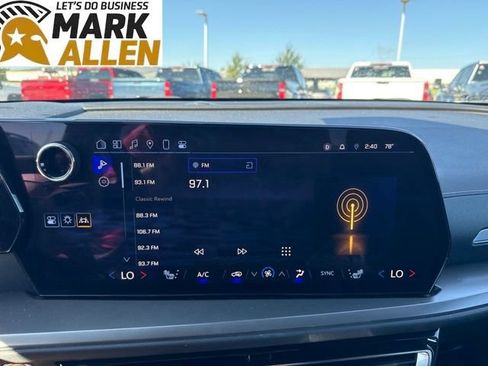 Used 2025 Chevrolet Traverse LT AWD/4WD image 9