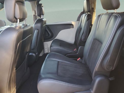 Used 2020 Dodge Grand Caravan SXT image 7