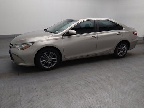Used 2017 Toyota Camry SE image 2