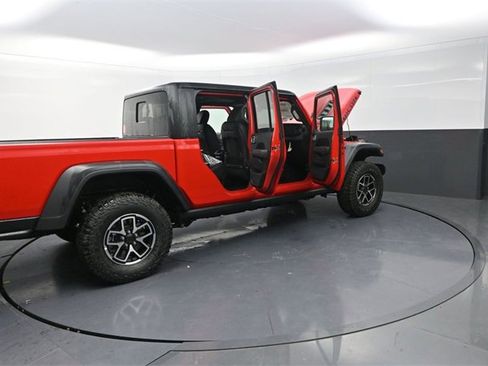 New 2025 Jeep Gladiator Rubicon w/ Convenience Group image 31