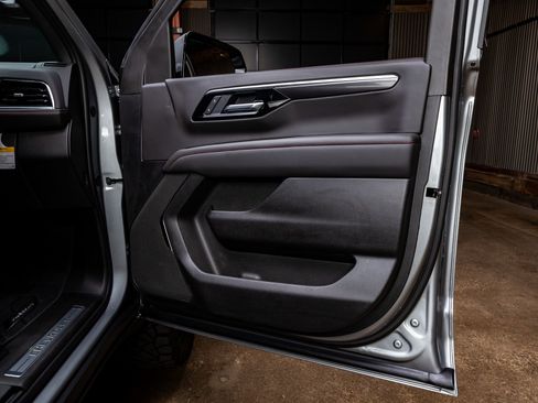 Used 2025 Chevrolet Tahoe RST image 37