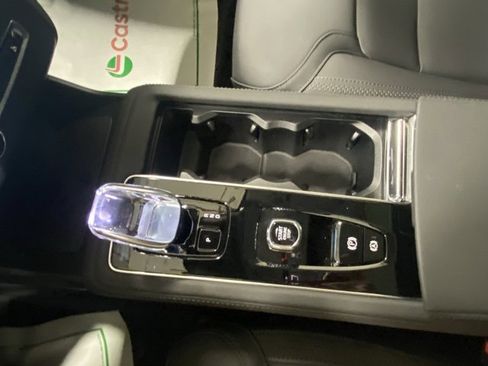 Certified 2025 Volvo XC90 B6 Plus image 26