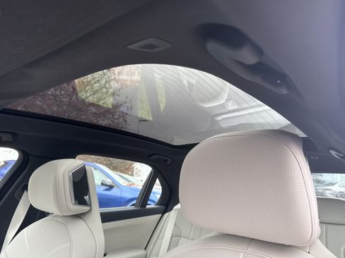 New 2026 BMW 750e xDrive image 9