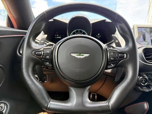 Used 2022 Aston Martin V8 Vantage Roadster RWD image 28