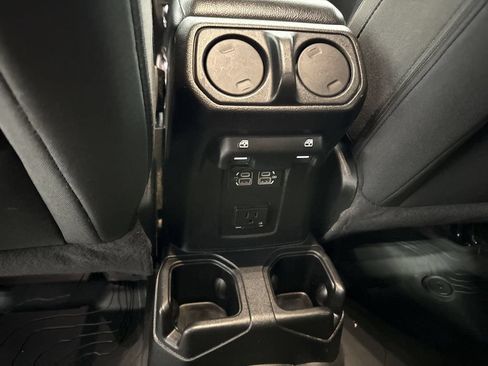 Used 2020 Jeep Gladiator Overland AWD/4WD image 22